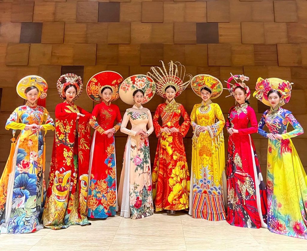 Trang phục biểu diễn Cao Tùng - Hà Nội