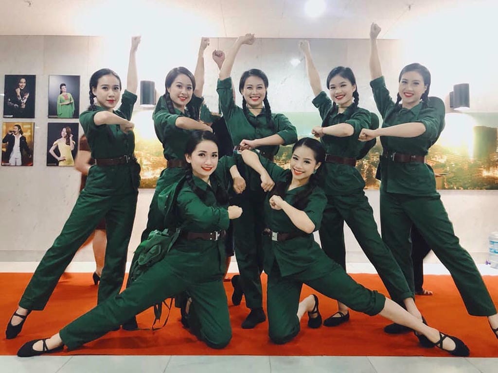 Trang phục biểu diễn Đặng Thu Hà tại Hà Nội