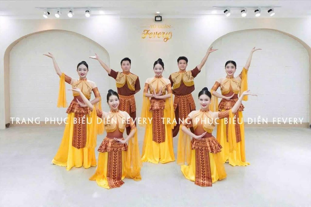 Trang phục biểu diễn Fevery - Hà Nội