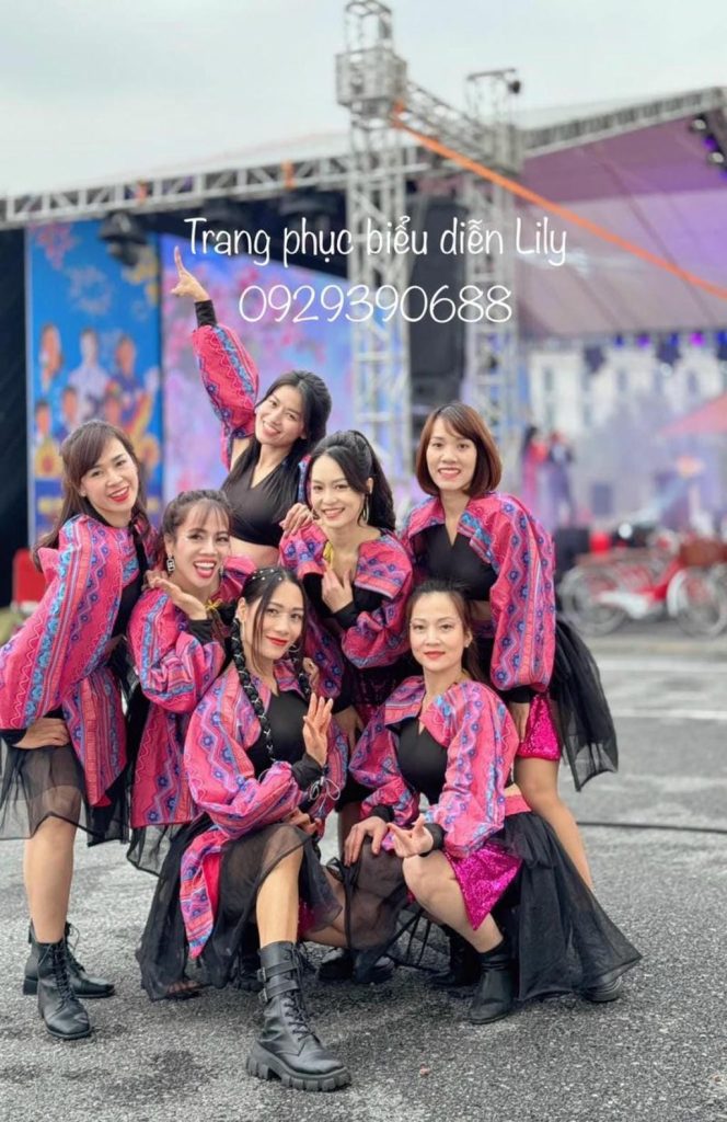 Trang phục biểu diễn Lily - Hà Nội