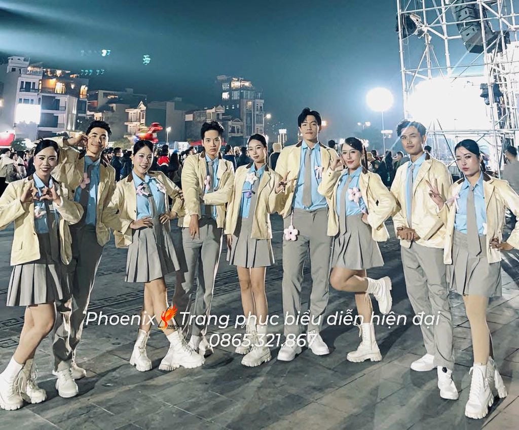 Trang phục biểu diễn hiện đại Phoenix tại Hà Nội
