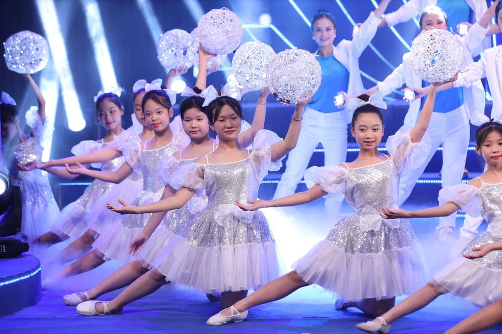 Trang phục biểu diễn Uyên Chi tại Hà Nội
